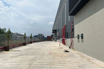 West Port, Pulau Indah