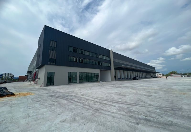 West Port, Pulau Indah