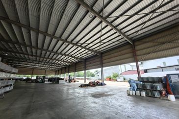 Prime Location - 2.5 acres Detached Warehouse For Sale @ Puchong