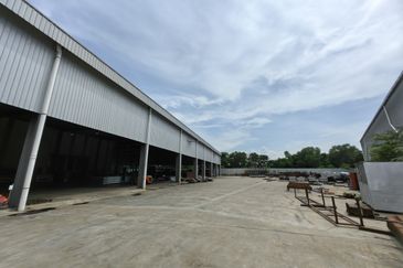 Prime Location - 2.5 acres Detached Warehouse For Sale @ Puchong