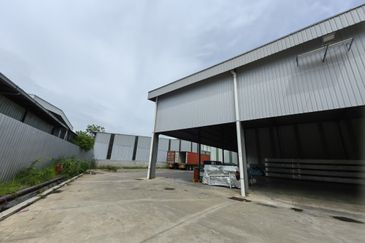 Prime Location - 2.5 acres Detached Warehouse For Sale @ Puchong