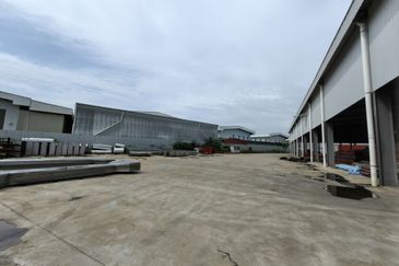 Prime Location - 2.5 acres Detached Warehouse For Sale @ Puchong