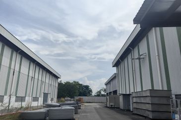 Prime Location - 2.5 acres Detached Warehouse For Sale @ Puchong