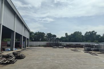 Prime Location - 2.5 acres Detached Warehouse For Sale @ Puchong