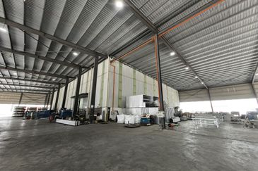 Prime Location - 2.5 acres Detached Warehouse For Sale @ Puchong