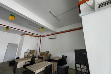 Prime Location - 2.5 acres Detached Warehouse For Sale @ Puchong