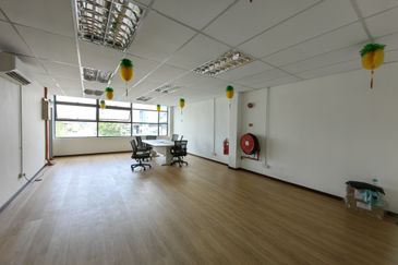 Prime Location - 2.5 acres Detached Warehouse For Sale @ Puchong