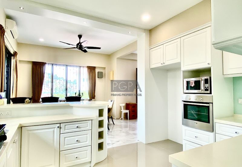 Double-Storey Bungalow at the Hilltop Villas 