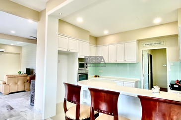 Double-Storey Bungalow at the Hilltop Villas 