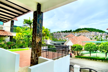 Double-Storey Bungalow at the Hilltop Villas 