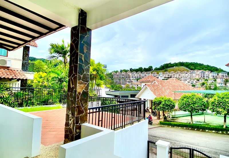 Double-Storey Bungalow at the Hilltop Villas 