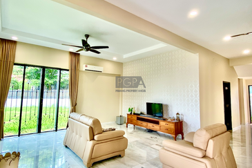 Double-Storey Bungalow at the Hilltop Villas 