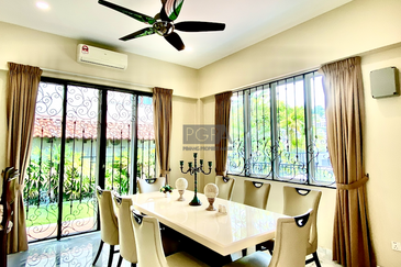 Double-Storey Bungalow at the Hilltop Villas 