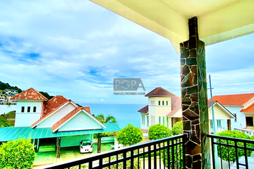 Double-Storey Bungalow at the Hilltop Villas 