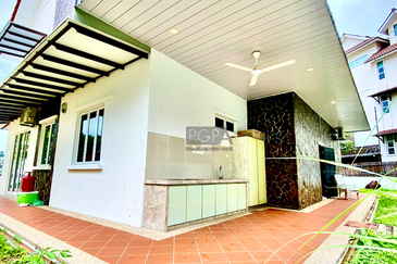 Double-Storey Bungalow at the Hilltop Villas 