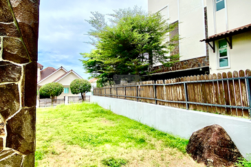Double-Storey Bungalow at the Hilltop Villas 
