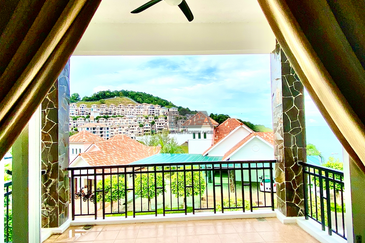 Double-Storey Bungalow at the Hilltop Villas 