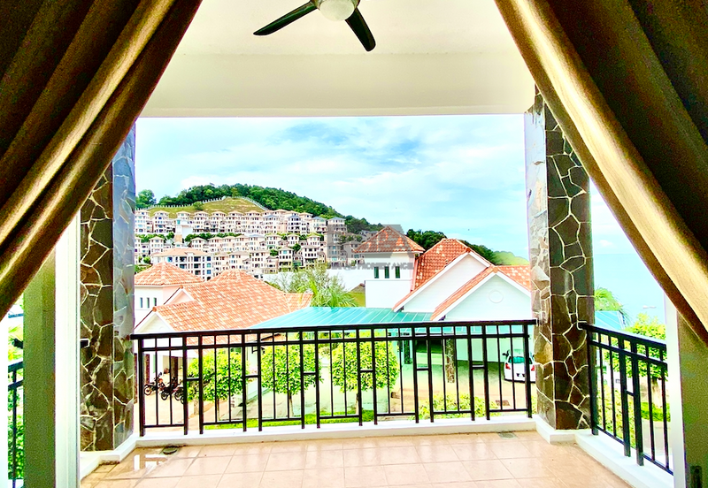 Double-Storey Bungalow at the Hilltop Villas 