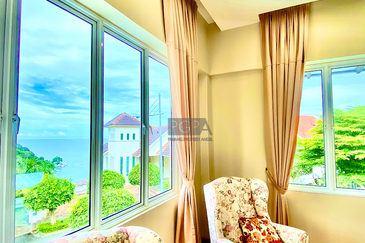 Double-Storey Bungalow at the Hilltop Villas 