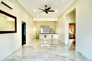 Double-Storey Bungalow at the Hilltop Villas 