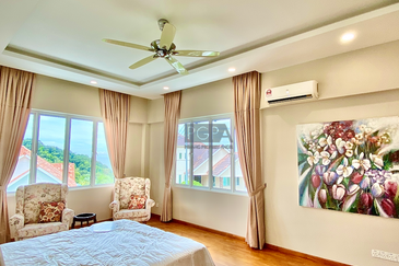 Double-Storey Bungalow at the Hilltop Villas 