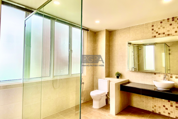 Double-Storey Bungalow at the Hilltop Villas 