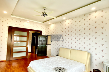 Double-Storey Bungalow at the Hilltop Villas 