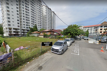 A First-Grade Freehold Land on Lebuh Nambya in George Town (Lot 128).