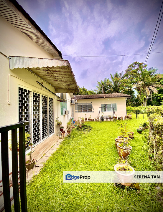 A Single-Storey Semi-Detached House in the Western Gardens., Penang, Pulau Tikus
