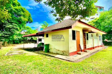 Jalan Bunga Kaca Piring