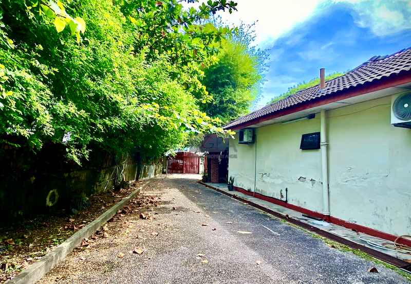 Jalan Bunga Kaca Piring