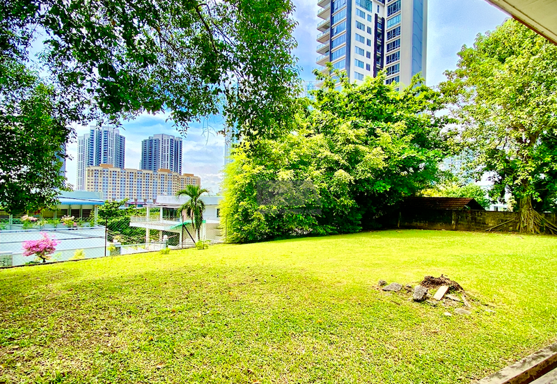 Jalan Bunga Kaca Piring