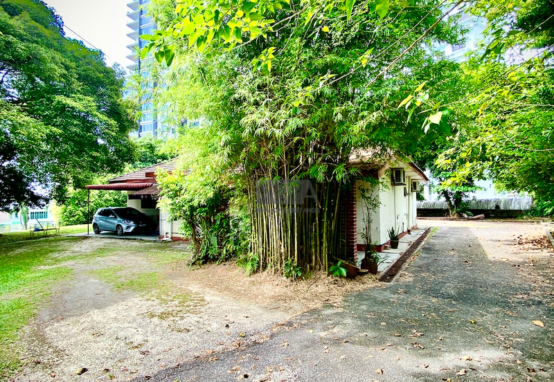 Jalan Bunga Kaca Piring