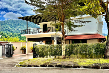 Persiaran Sungai Emas