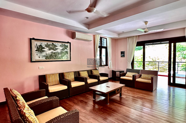 Persiaran Sungai Emas