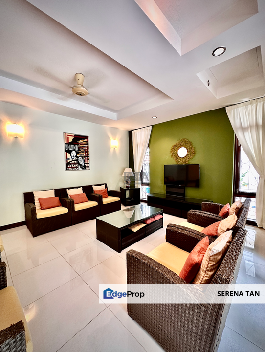 A 4-Storey Pool House on Persiaran Sungai Emas 1 in Batu Ferringhi., Penang, Batu Ferringhi