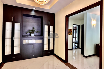 Persiaran Sungai Emas