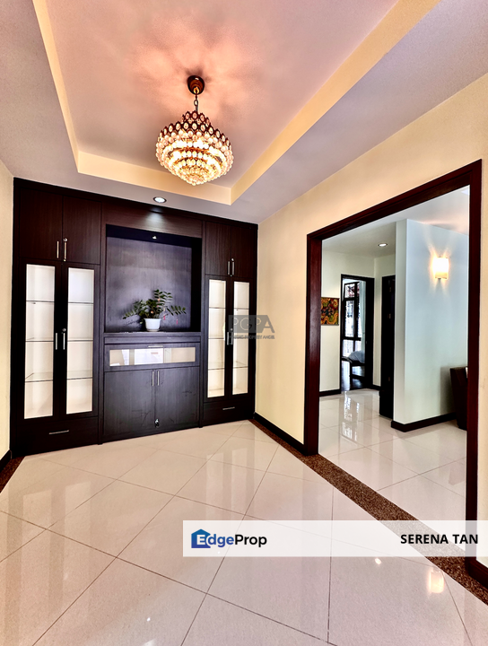 A 4-Storey Pool House on Persiaran Sungai Emas 1 in Batu Ferringhi., Penang, Batu Ferringhi