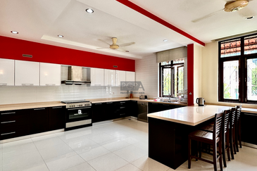 Persiaran Sungai Emas