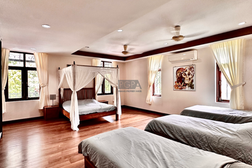 Persiaran Sungai Emas