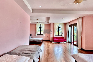 Persiaran Sungai Emas