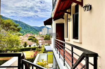 Persiaran Sungai Emas