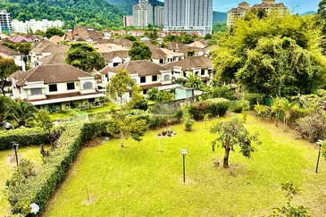 Persiaran Sungai Emas