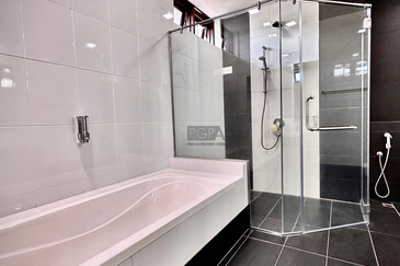 Persiaran Sungai Emas