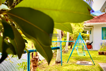 Jalan Bunga Kaca Piring