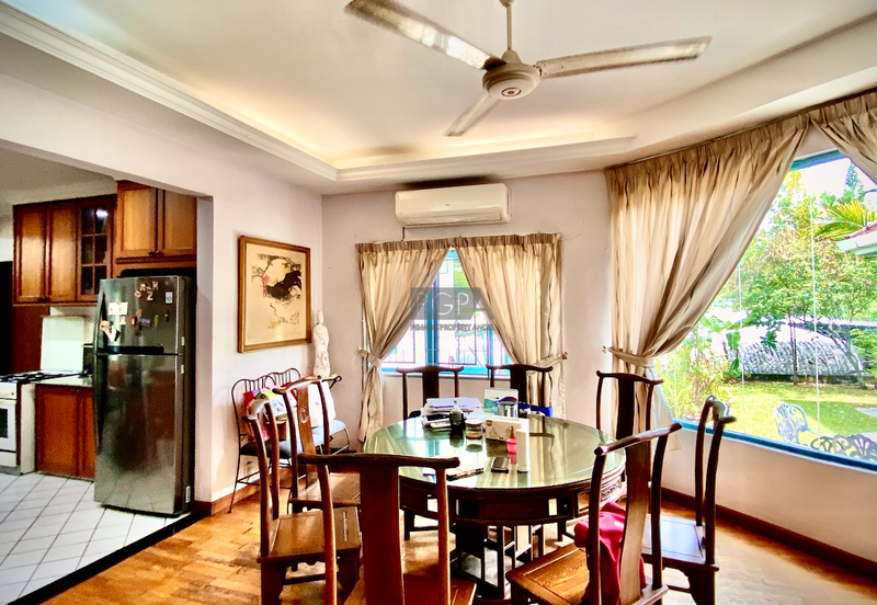 Jalan Bunga Kaca Piring