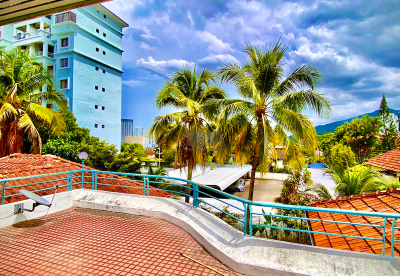 Jalan Bunga Kaca Piring