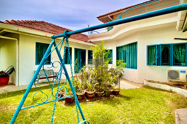 Jalan Bunga Kaca Piring