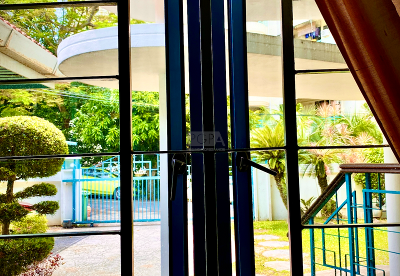 Jalan Bunga Kaca Piring