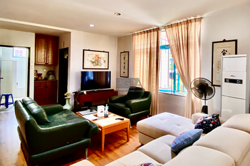 Jalan Bunga Kaca Piring